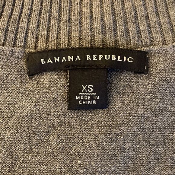 Banana Republic Women’s Sweater with Deep V neck in Gray. Silk/cotton/cashmere. - Picture 7 of 8